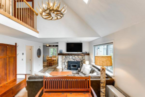 Condo with Deck and Grill Less Than 5 Miles to Loon Mountain!